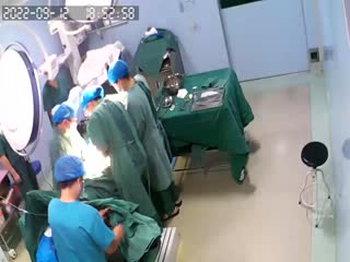 【重磅猎奇】国内某三甲医院9月12日孕妇全裸刨腹产分娩，高清监控流出