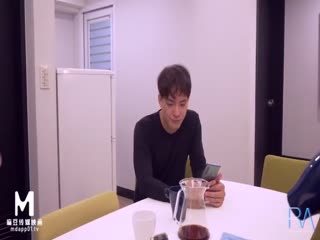 皇家华人之沒想到被新房客熱情招待